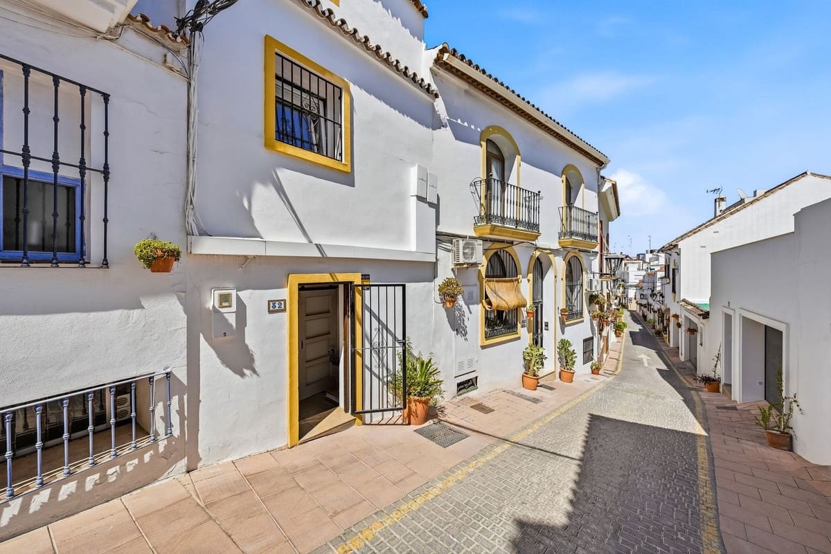 4 soveværelse Byhus til salg i Estepona - € 1.995.000 (Ref: 10009676)