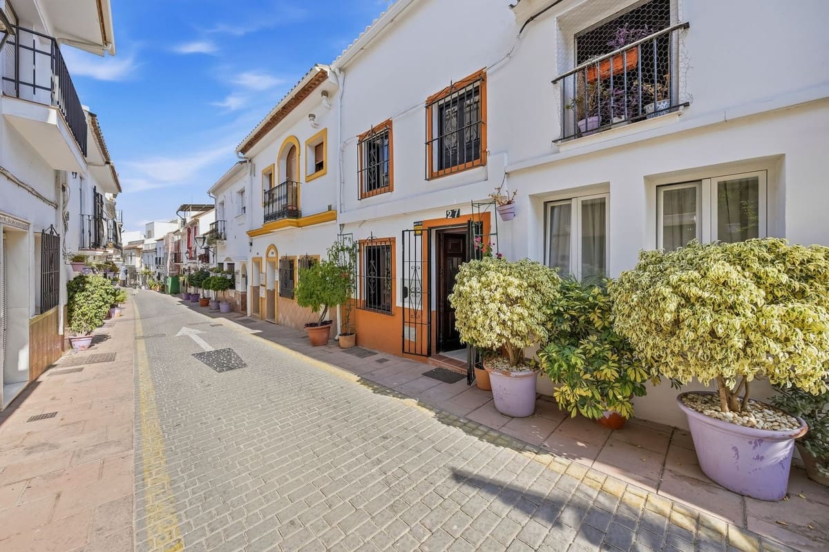 4 soveværelse Byhus til salg i Estepona - € 1.995.000 (Ref: 10009676)