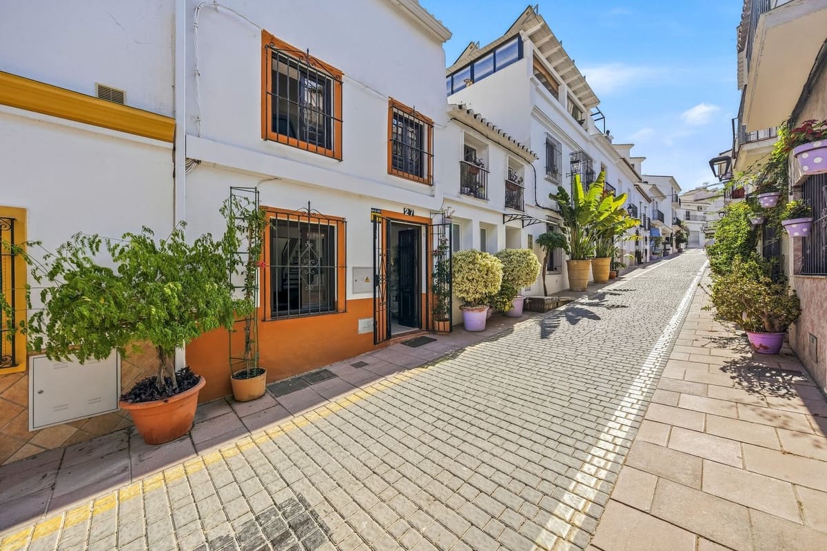 4 soveværelse Byhus til salg i Estepona - € 1.995.000 (Ref: 10009676)