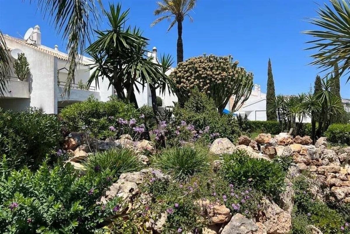 4 bedroom Townhouse for sale in Calahonda with pool - € 524,000 (Ref: 10009677)