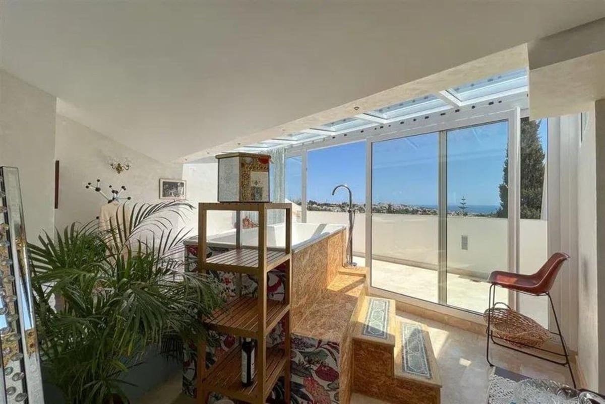4 soveværelse Byhus til salg i Calahonda med swimmingpool - € 524.000 (Ref: 10009677)