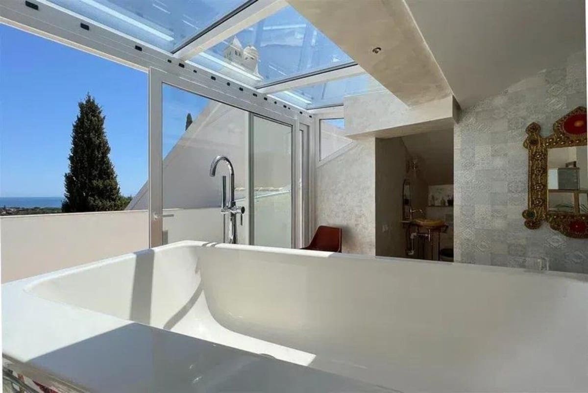 4 soveværelse Byhus til salg i Calahonda med swimmingpool - € 524.000 (Ref: 10009677)