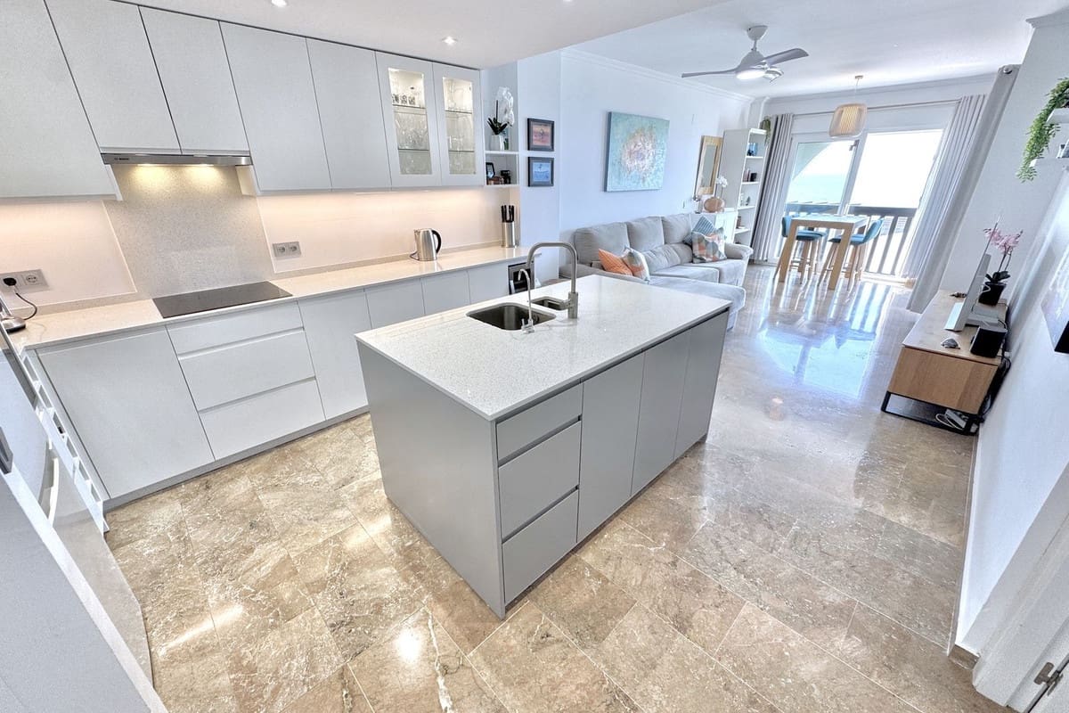 Apartamento de 2 habitaciones en Calahonda en venta con piscina - 695.000 € (Ref: 10010077)