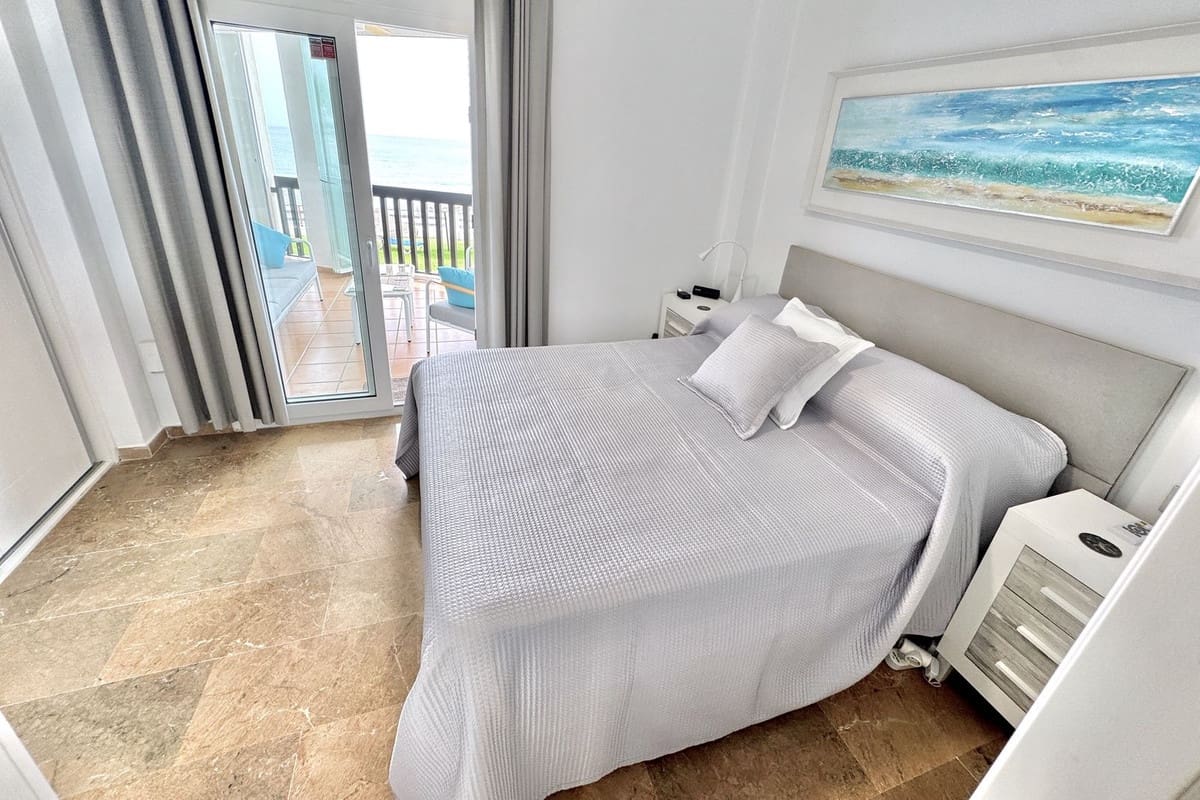 Apartamento de 2 habitaciones en Calahonda en venta con piscina - 695.000 € (Ref: 10010077)