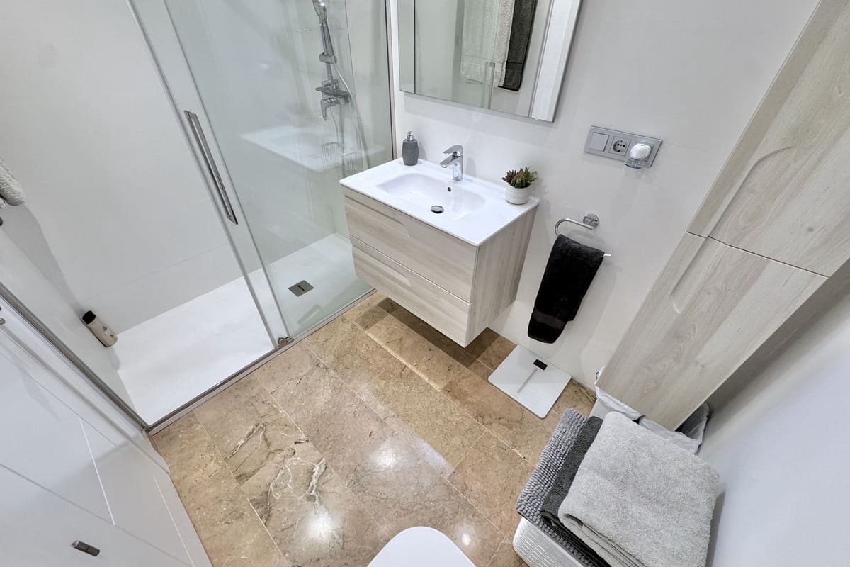 Apartamento de 2 habitaciones en Calahonda en venta con piscina - 695.000 € (Ref: 10010077)