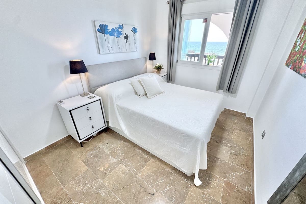 Apartamento de 2 habitaciones en Calahonda en venta con piscina - 695.000 € (Ref: 10010077)