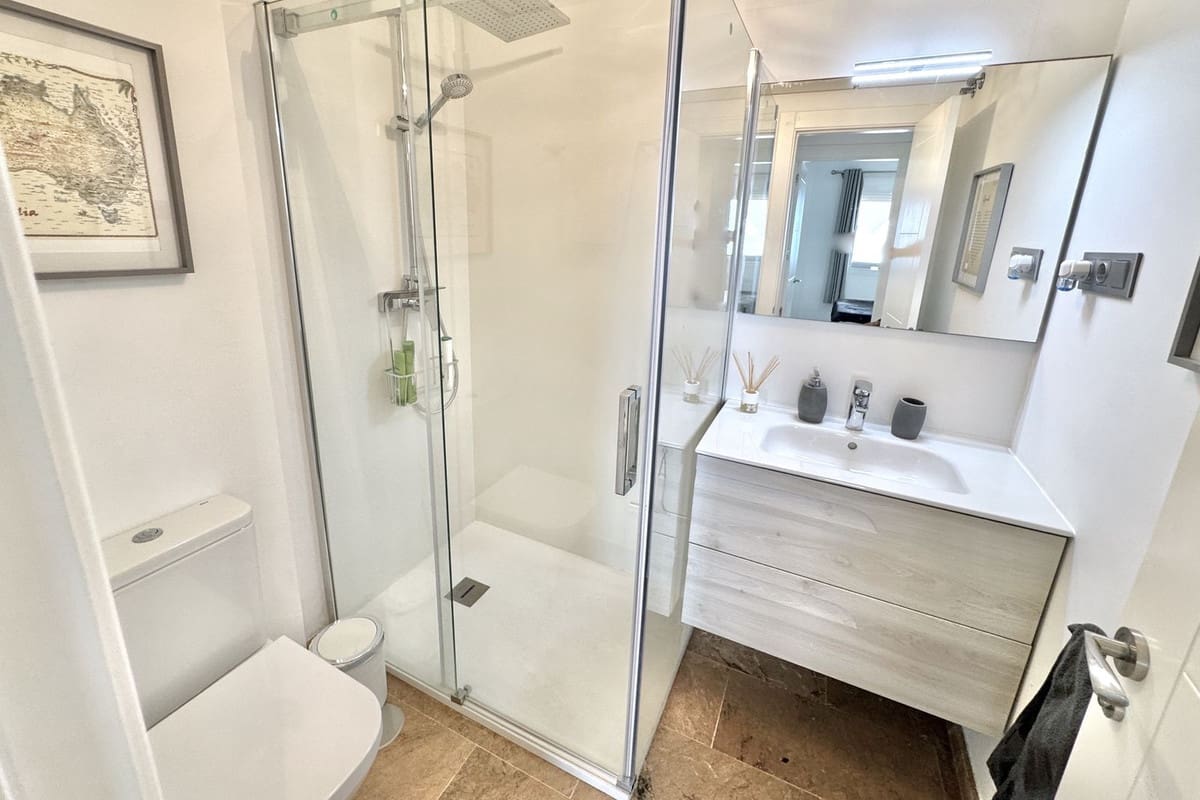 Apartamento de 2 habitaciones en Calahonda en venta con piscina - 695.000 € (Ref: 10010077)