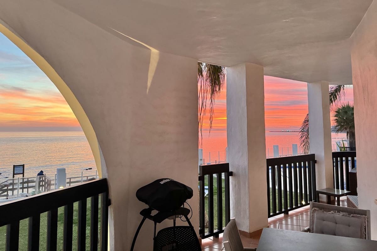 Apartamento de 2 habitaciones en Calahonda en venta con piscina - 695.000 € (Ref: 10010077)
