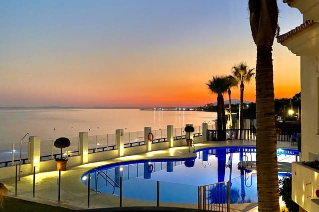 Apartamento de 2 habitaciones en Calahonda, Mijas en venta con piscina - 695.000 € (Ref: 10010077)