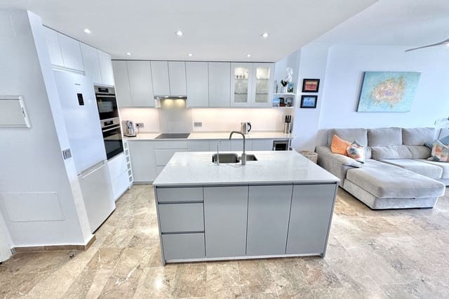 Apartamento de 2 habitaciones en Calahonda, Mijas en venta con piscina - 695.000 € (Ref: 10010077)