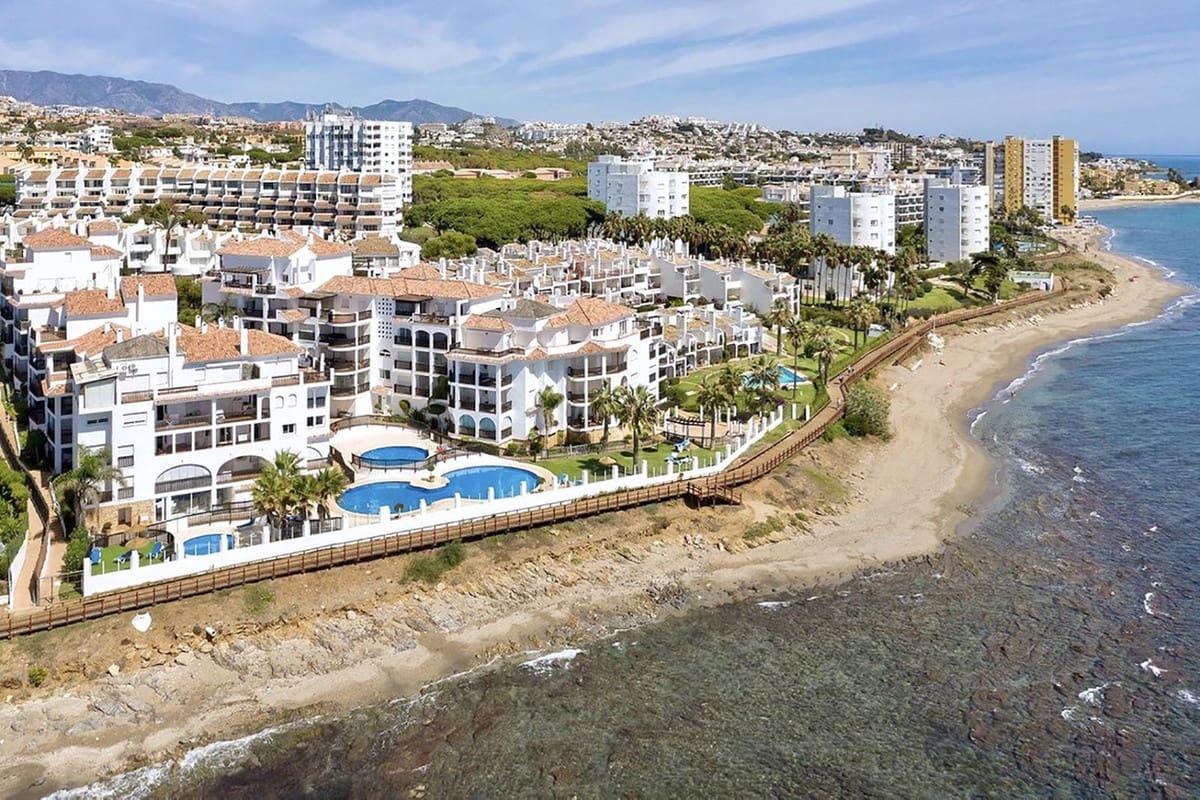 Apartamento de 2 habitaciones en Calahonda en venta con piscina - 695.000 € (Ref: 10010077)