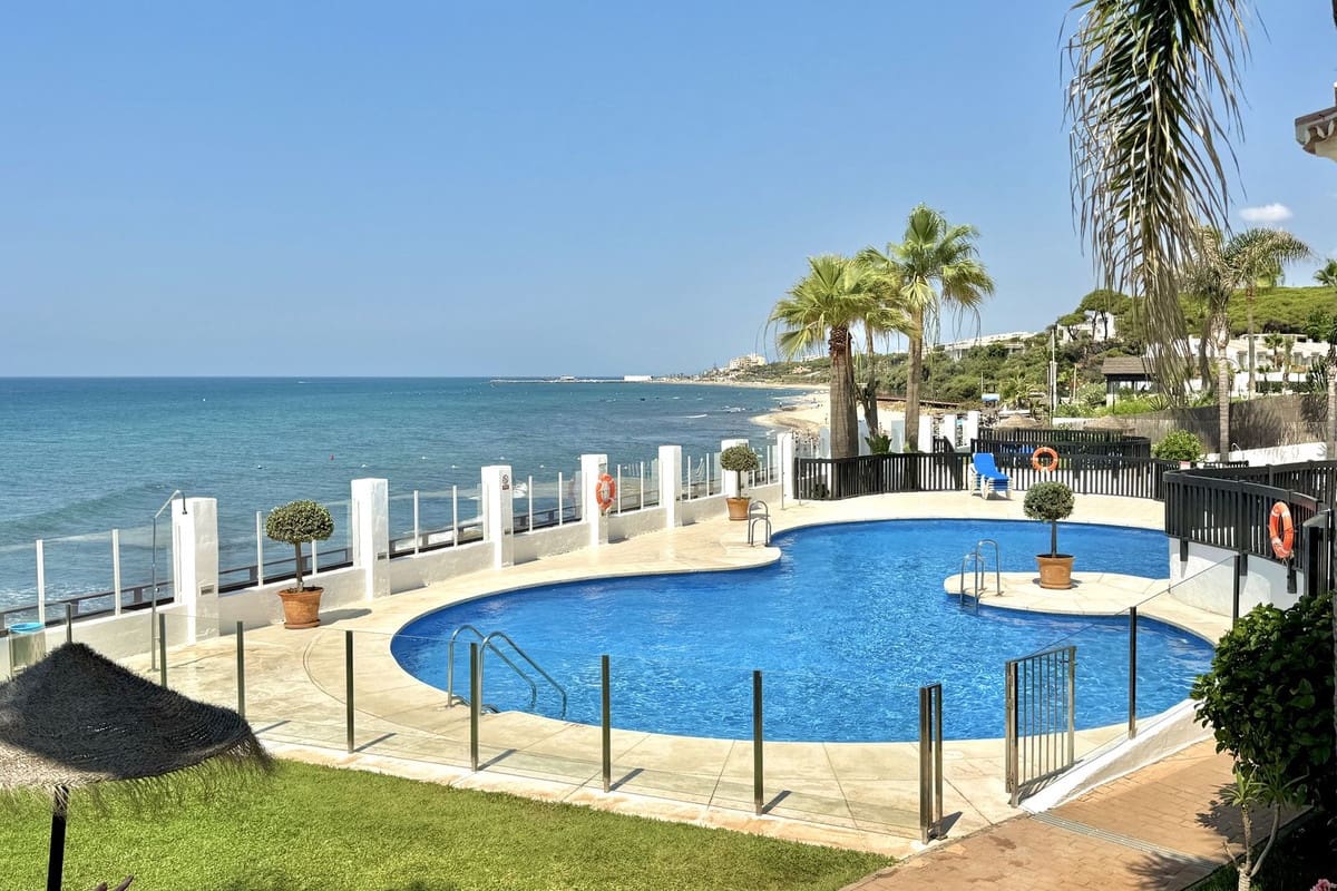 Apartamento de 2 habitaciones en Calahonda en venta con piscina - 695.000 € (Ref: 10010077)