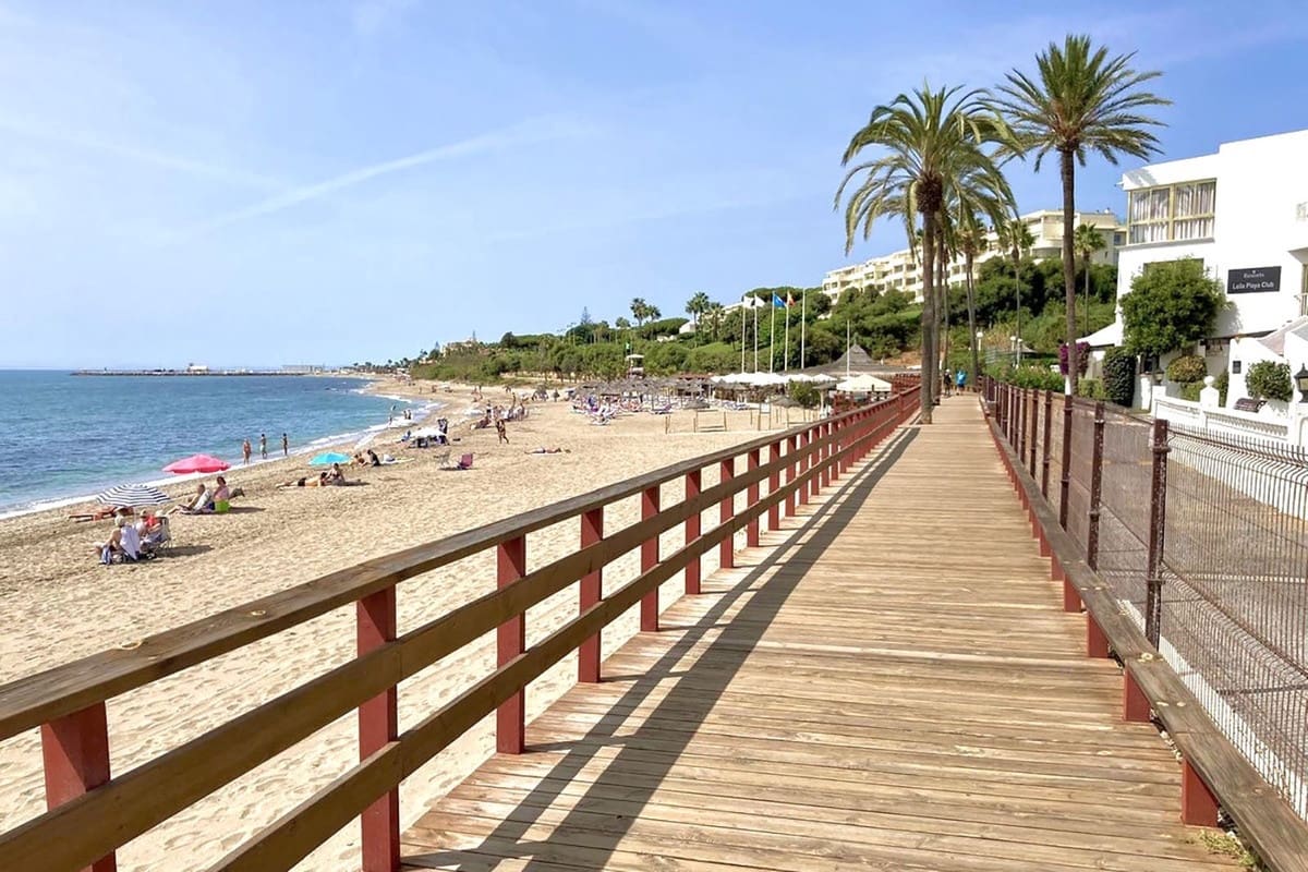 Apartamento de 2 habitaciones en Calahonda en venta con piscina - 695.000 € (Ref: 10010077)