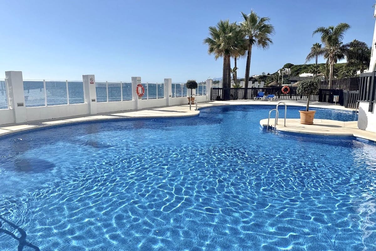 Apartamento de 2 habitaciones en Calahonda en venta con piscina - 695.000 € (Ref: 10010077)