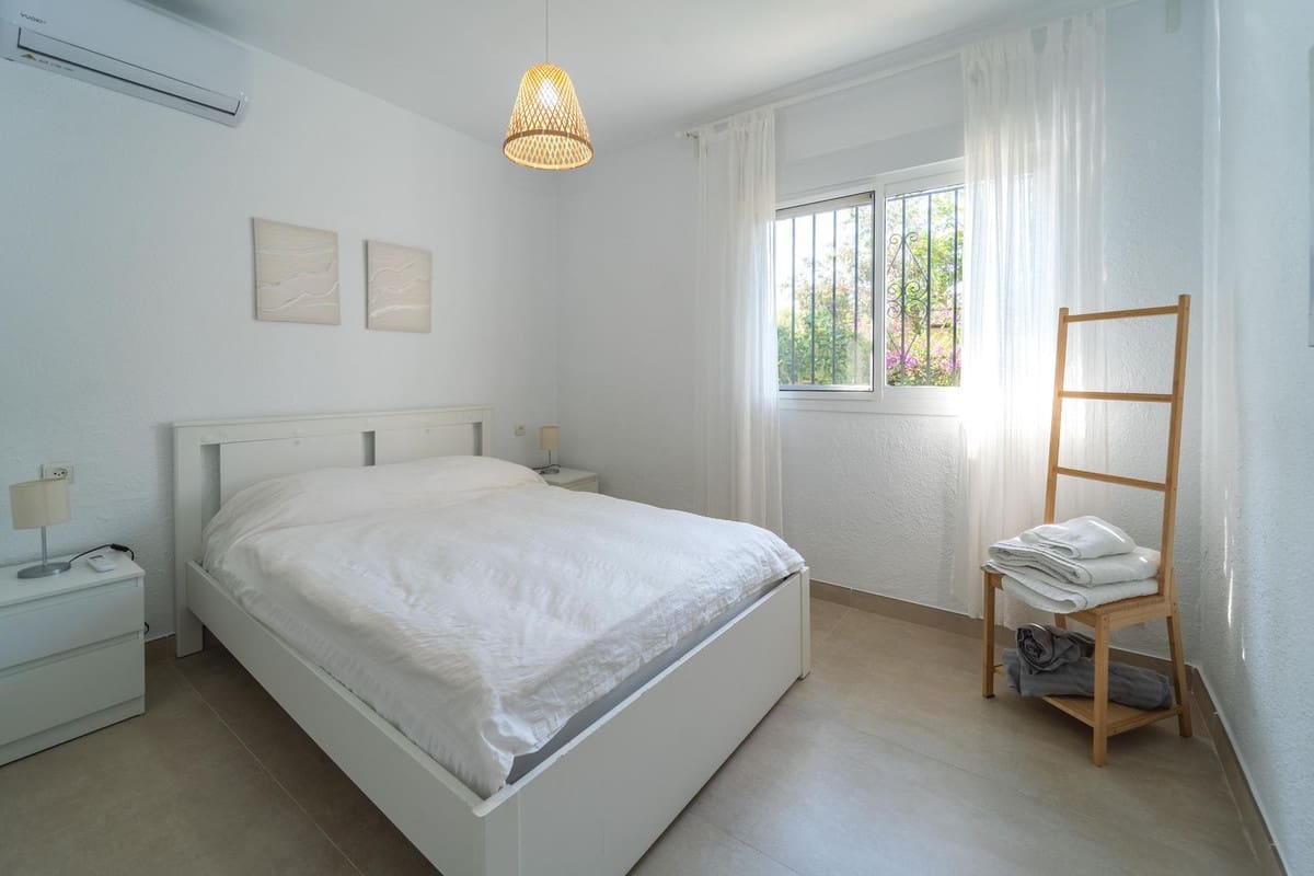 Chalet de 3 habitaciones en Calahonda en venta con piscina garaje - 1.150.000 € (Ref: 10010078)
