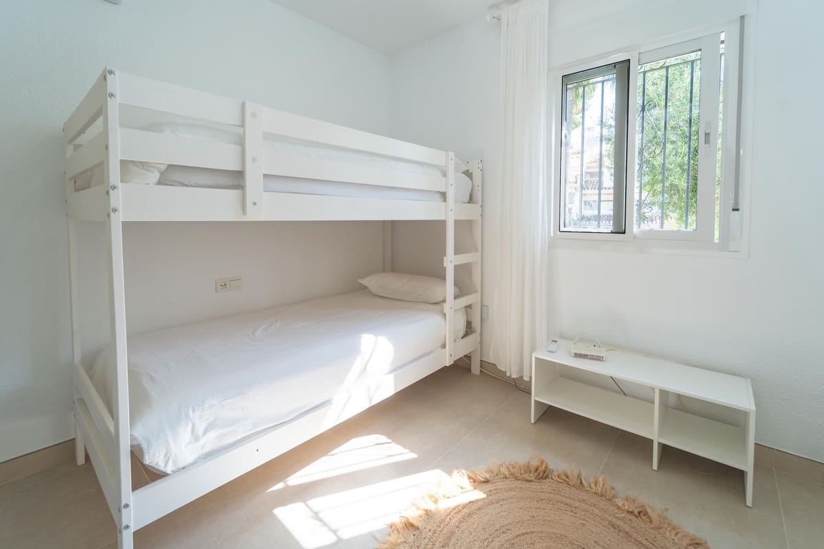 Chalet de 3 habitaciones en Calahonda en venta con piscina garaje - 1.150.000 € (Ref: 10010078)