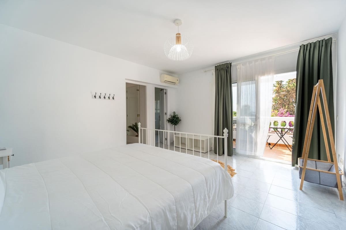 Chalet de 3 habitaciones en Calahonda en venta con piscina garaje - 1.150.000 € (Ref: 10010078)