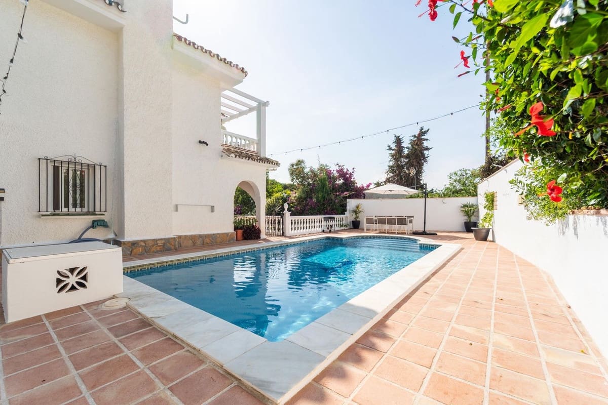 Chalet de 3 habitaciones en Calahonda en venta con piscina garaje - 1.150.000 € (Ref: 10010078)