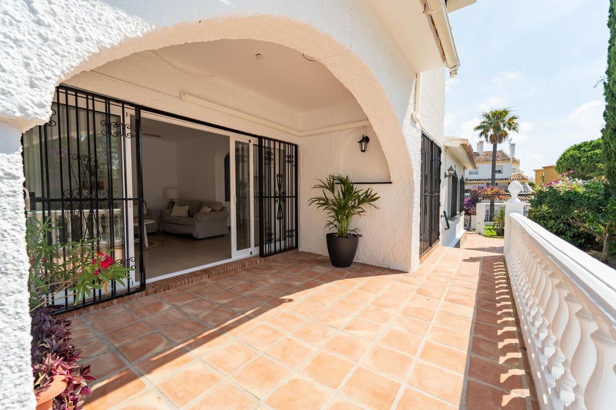 Chalet de 3 habitaciones en Calahonda en venta con piscina garaje - 1.150.000 € (Ref: 10010078)