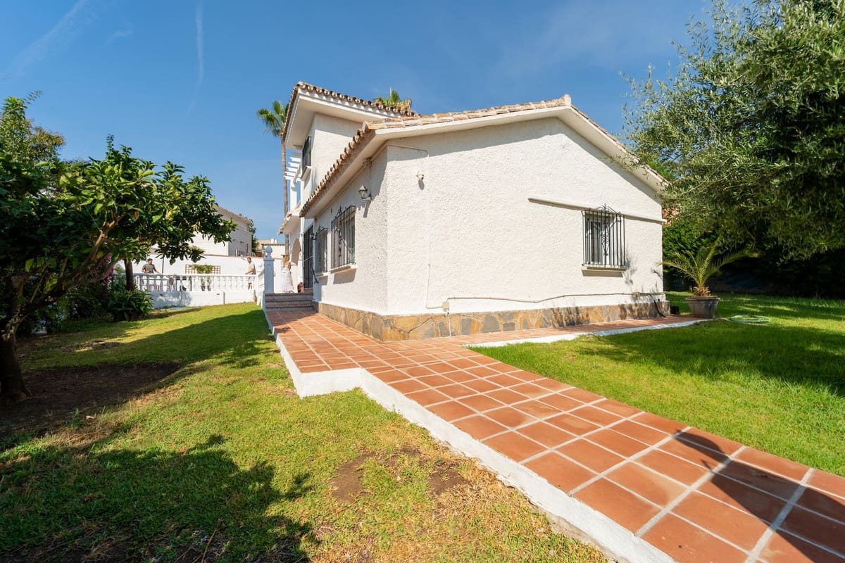 Chalet de 3 habitaciones en Calahonda en venta con piscina garaje - 1.150.000 € (Ref: 10010078)