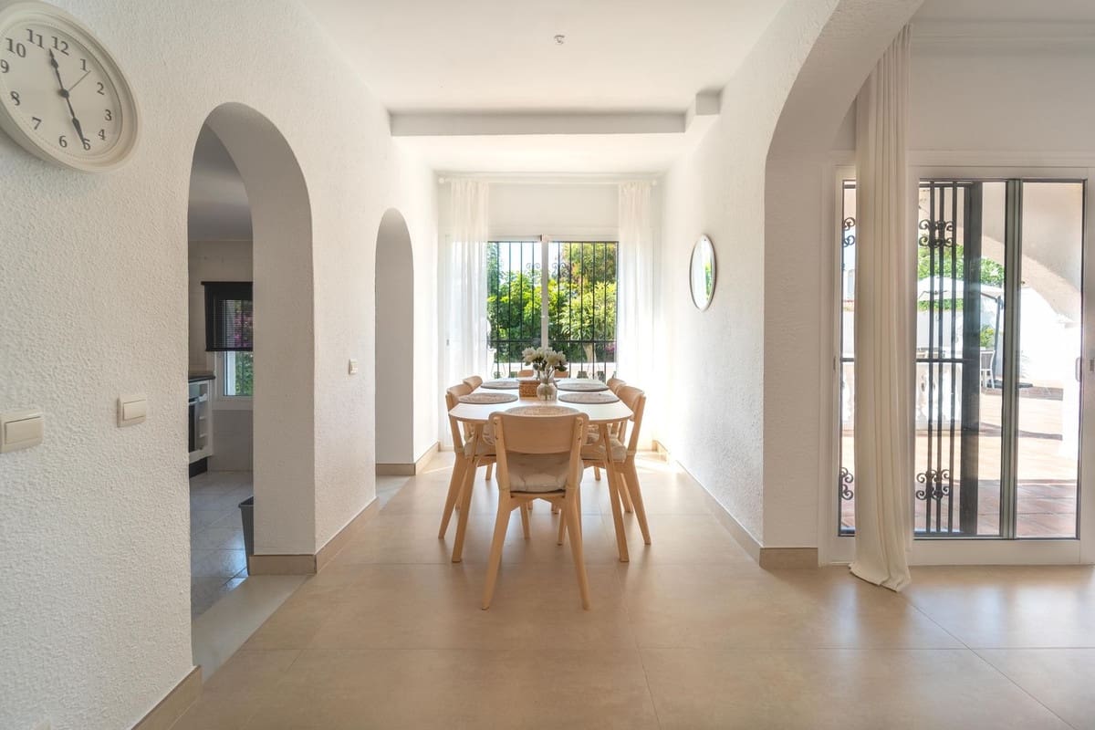 Chalet de 3 habitaciones en Calahonda en venta con piscina garaje - 1.150.000 € (Ref: 10010078)