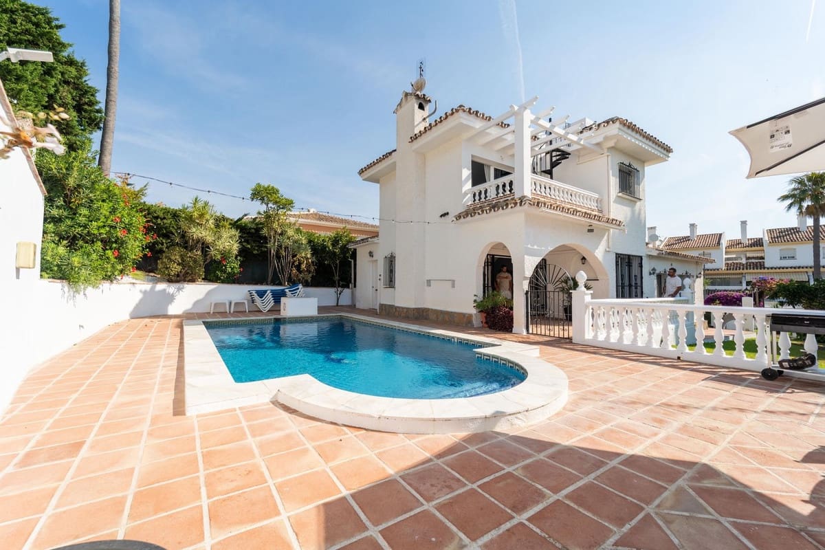 Chalet de 3 habitaciones en Calahonda en venta con piscina garaje - 1.150.000 € (Ref: 10010078)