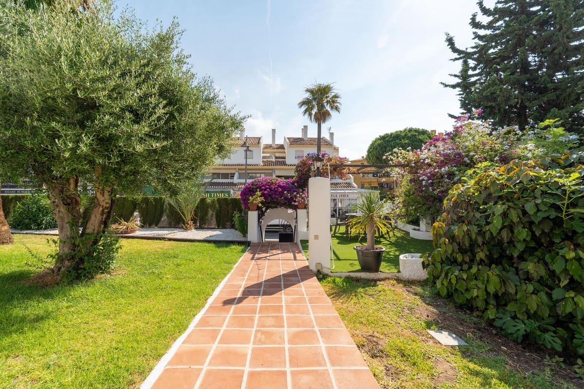 Chalet de 3 habitaciones en Calahonda en venta con piscina garaje - 1.150.000 € (Ref: 10010078)