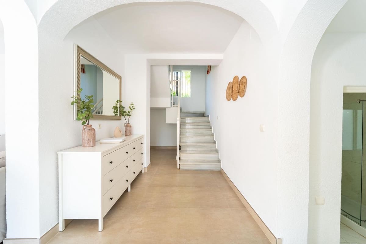 Chalet de 3 habitaciones en Calahonda en venta con piscina garaje - 1.150.000 € (Ref: 10010078)