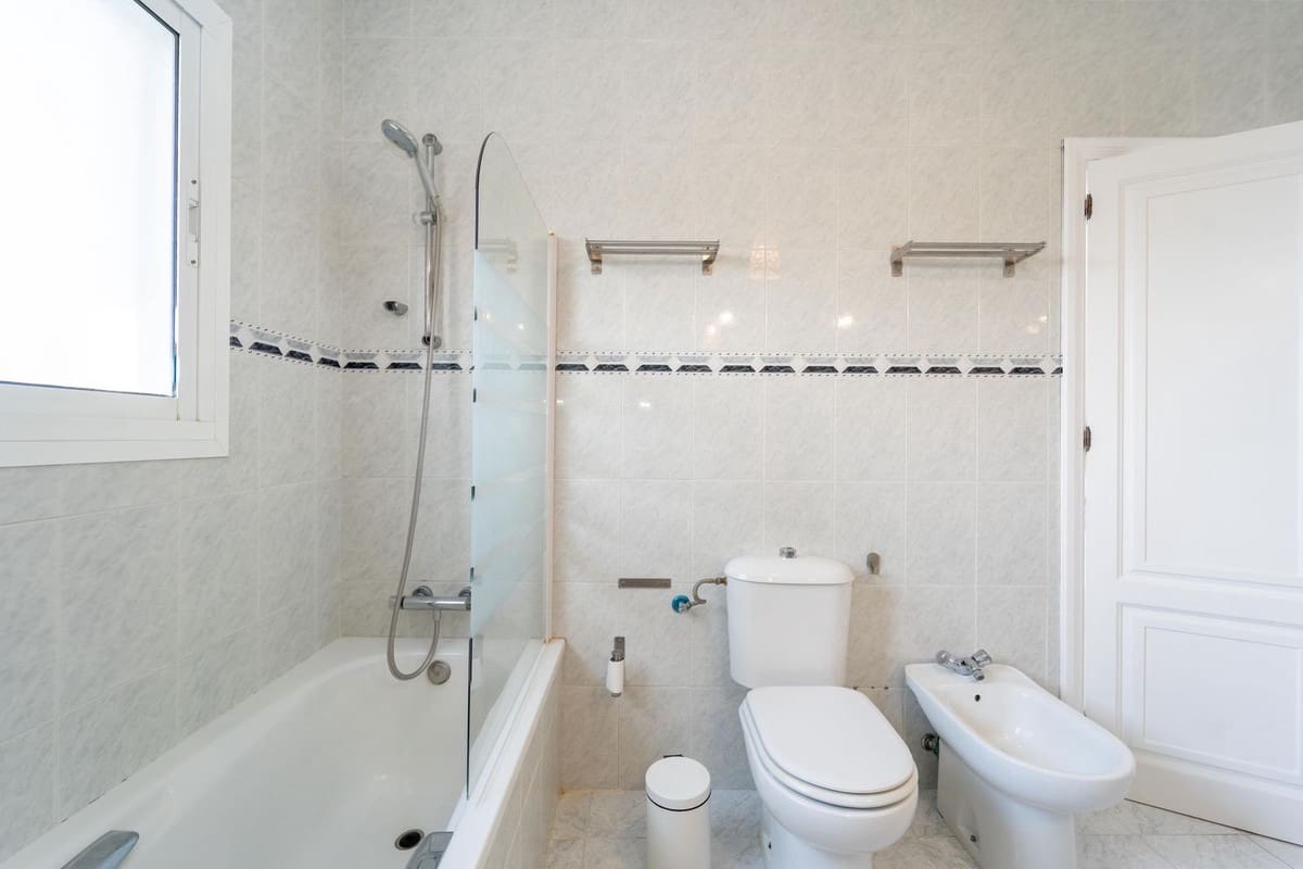 Chalet de 3 habitaciones en Calahonda en venta con piscina garaje - 1.150.000 € (Ref: 10010078)