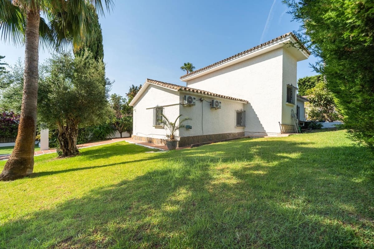 Chalet de 3 habitaciones en Calahonda en venta con piscina garaje - 1.150.000 € (Ref: 10010078)