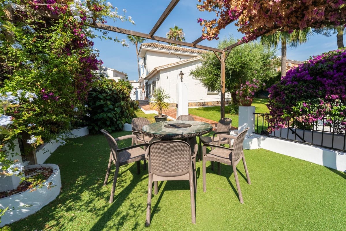 Chalet de 3 habitaciones en Calahonda en venta con piscina garaje - 1.150.000 € (Ref: 10010078)
