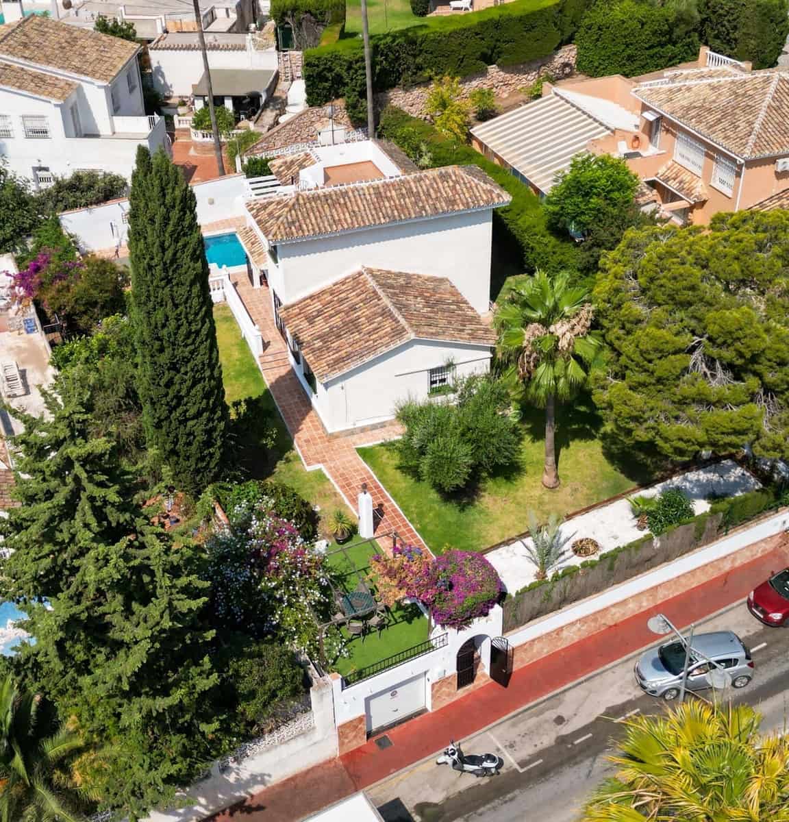 Chalet de 3 habitaciones en Calahonda en venta con piscina garaje - 1.150.000 € (Ref: 10010078)