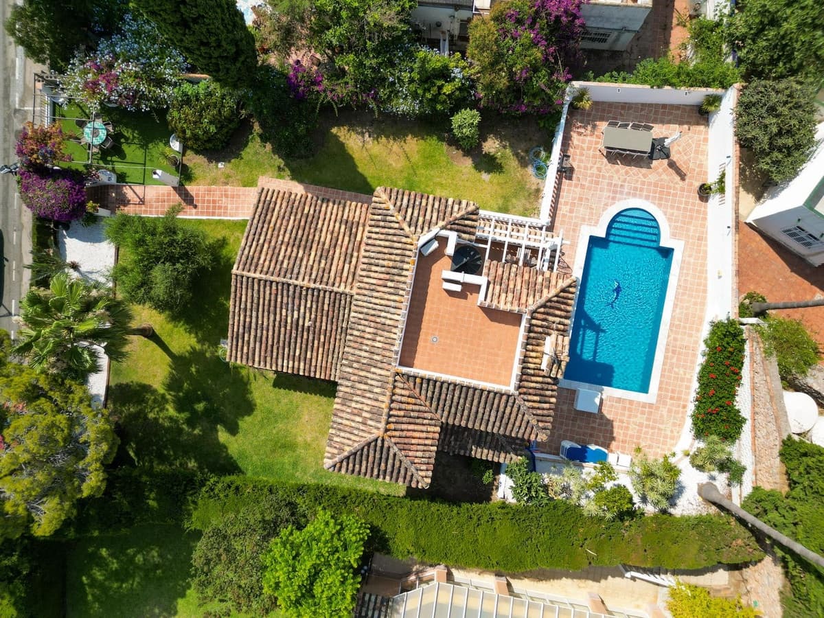 Chalet de 3 habitaciones en Calahonda en venta con piscina garaje - 1.150.000 € (Ref: 10010078)