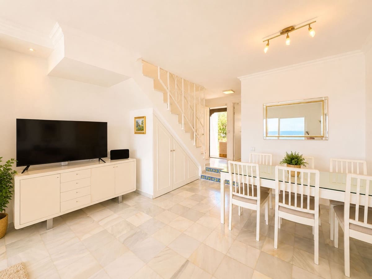 Apartamento de 3 habitaciones en Calahonda en venta con piscina - 850.000 € (Ref: 10010079)