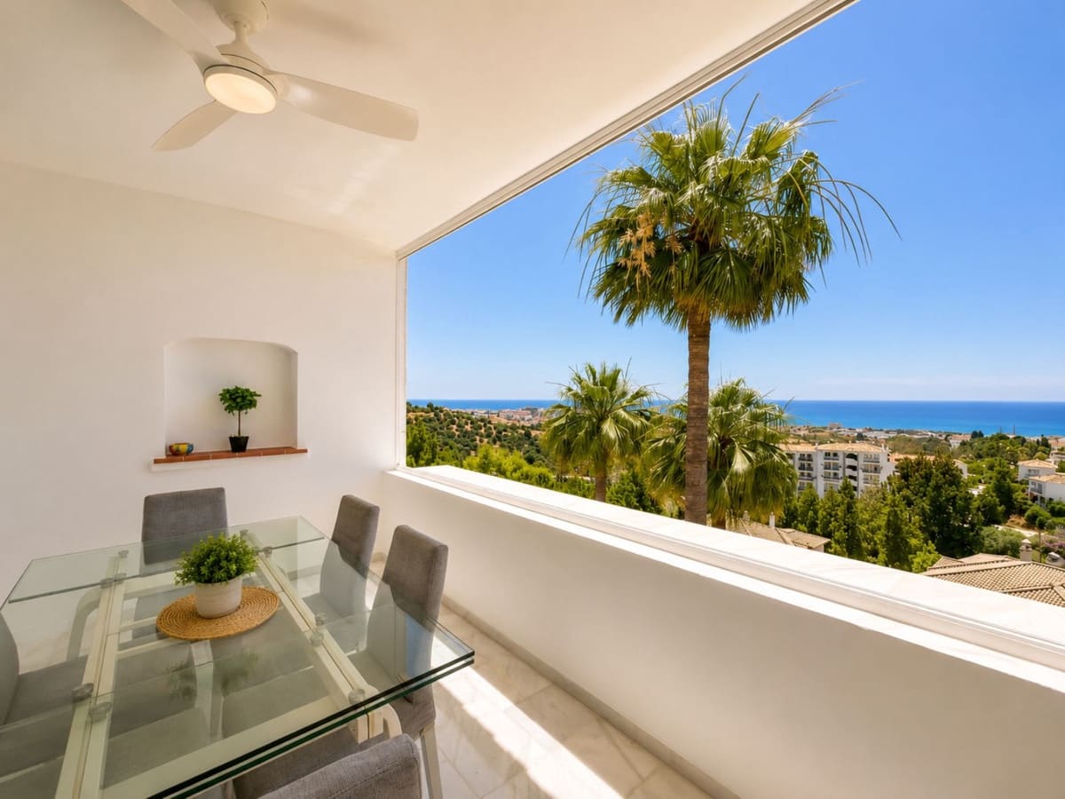 Apartamento de 3 habitaciones en Calahonda en venta con piscina - 850.000 € (Ref: 10010079)