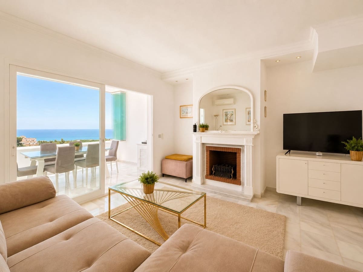 Apartamento de 3 habitaciones en Calahonda en venta con piscina - 850.000 € (Ref: 10010079)