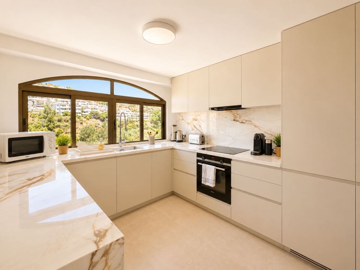 Apartamento de 3 habitaciones en Calahonda en venta con piscina - 850.000 € (Ref: 10010079)