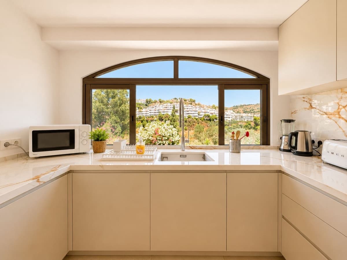 Apartamento de 3 habitaciones en Calahonda en venta con piscina - 850.000 € (Ref: 10010079)