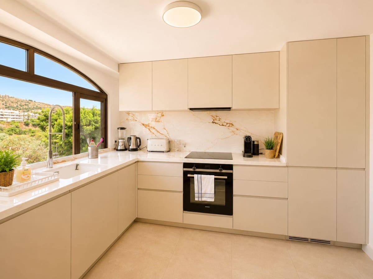 Apartamento de 3 habitaciones en Calahonda en venta con piscina - 850.000 € (Ref: 10010079)