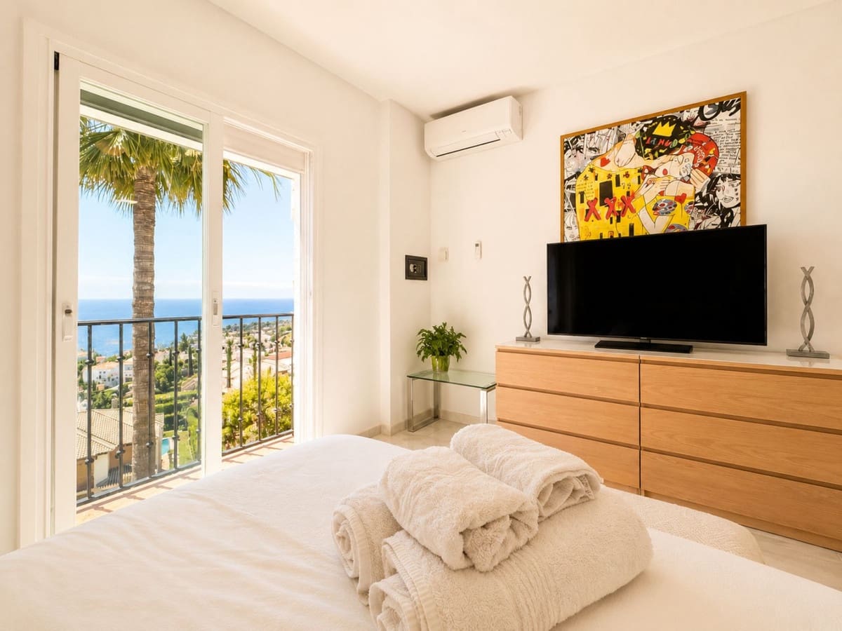Apartamento de 3 habitaciones en Calahonda en venta con piscina - 850.000 € (Ref: 10010079)