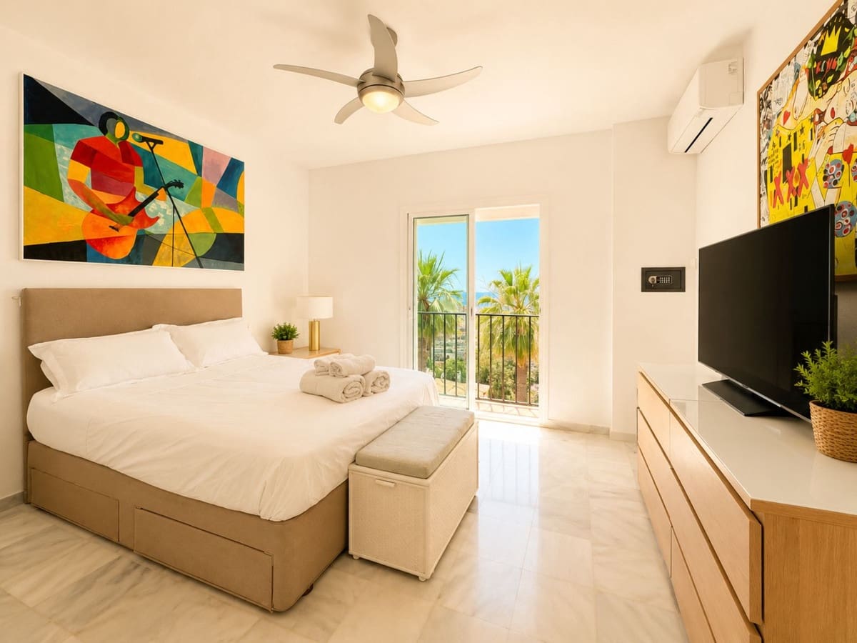 Apartamento de 3 habitaciones en Calahonda en venta con piscina - 850.000 € (Ref: 10010079)
