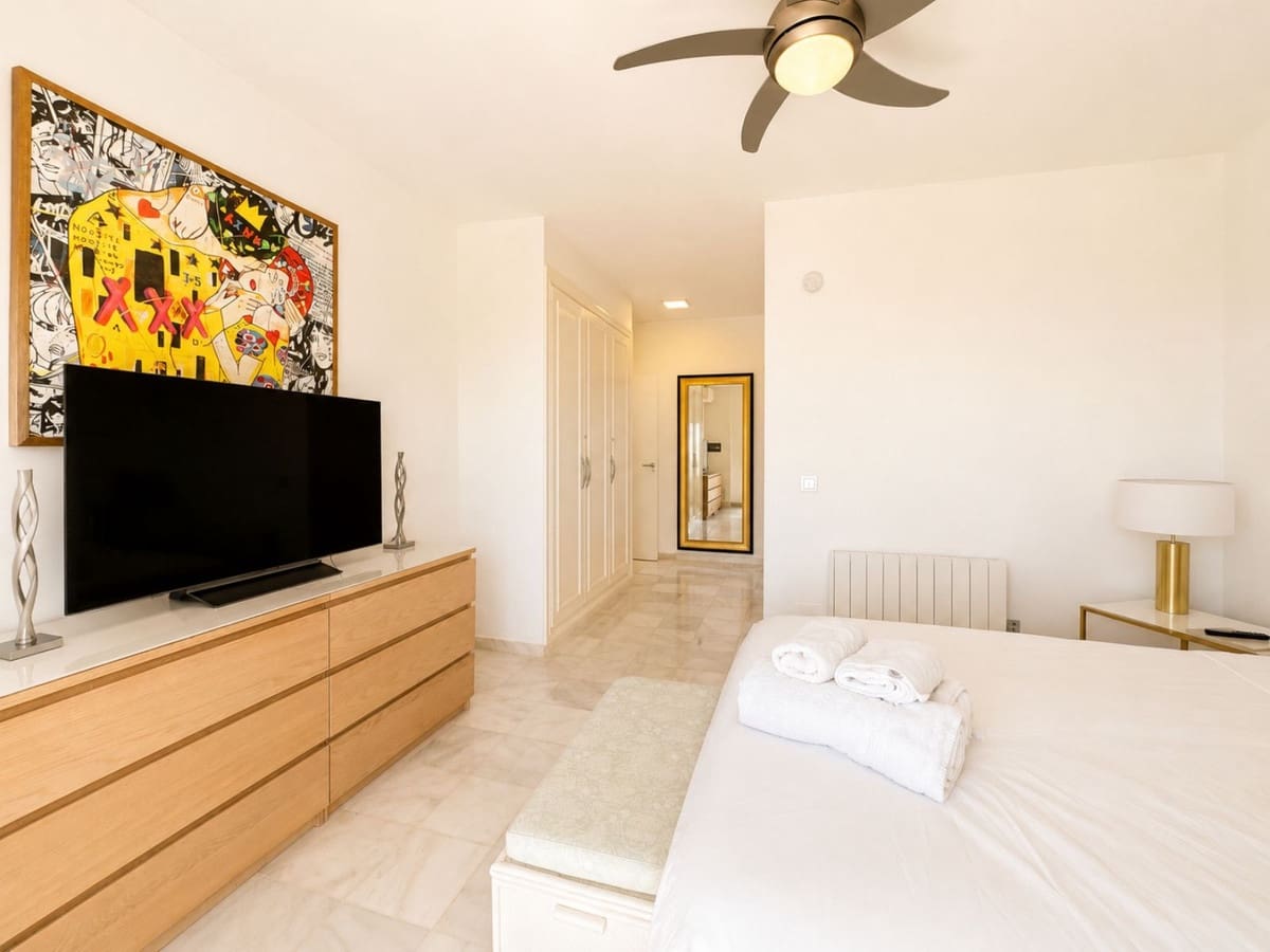Apartamento de 3 habitaciones en Calahonda en venta con piscina - 850.000 € (Ref: 10010079)