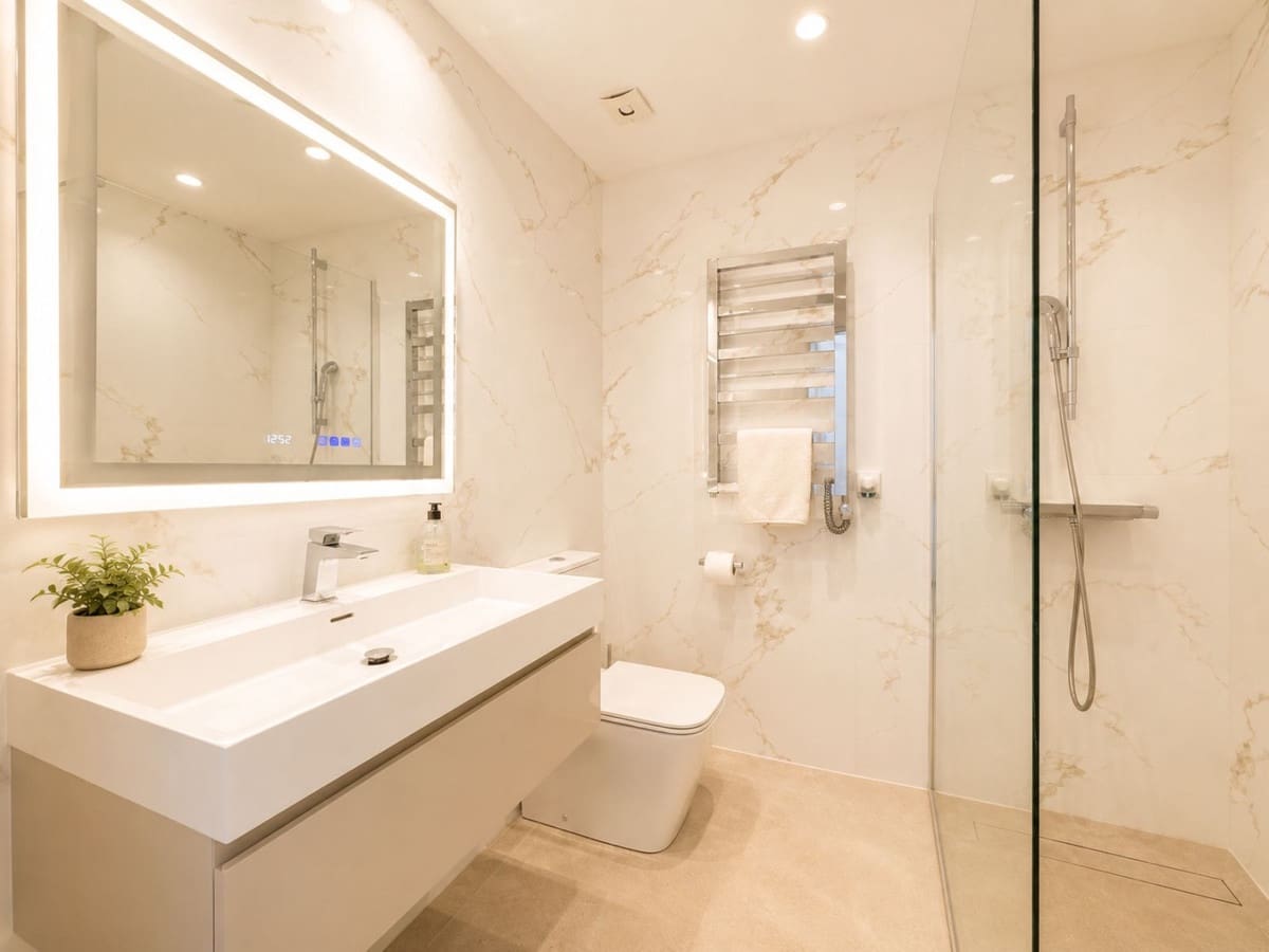 Apartamento de 3 habitaciones en Calahonda en venta con piscina - 850.000 € (Ref: 10010079)