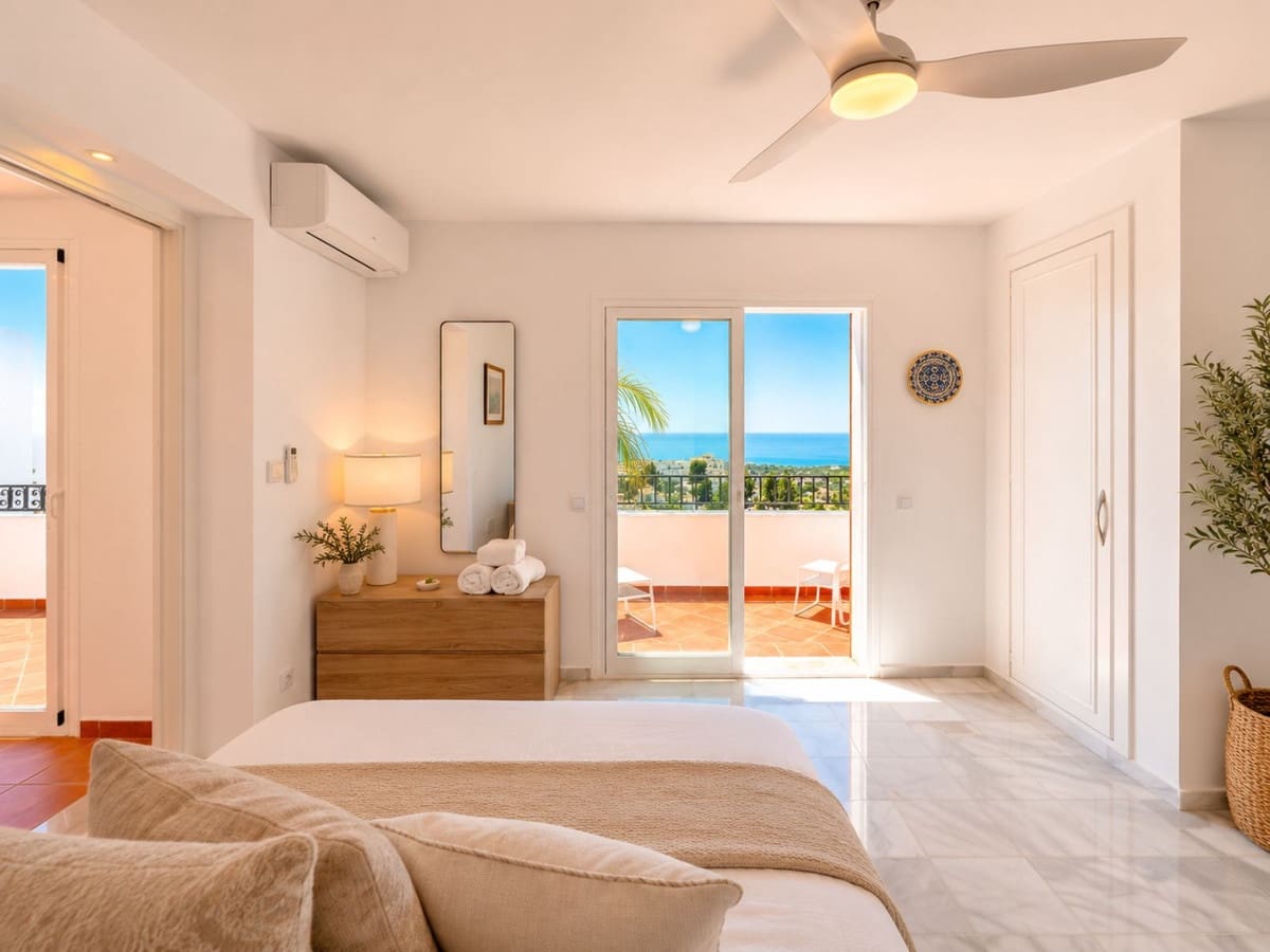 Apartamento de 3 habitaciones en Calahonda en venta con piscina - 850.000 € (Ref: 10010079)