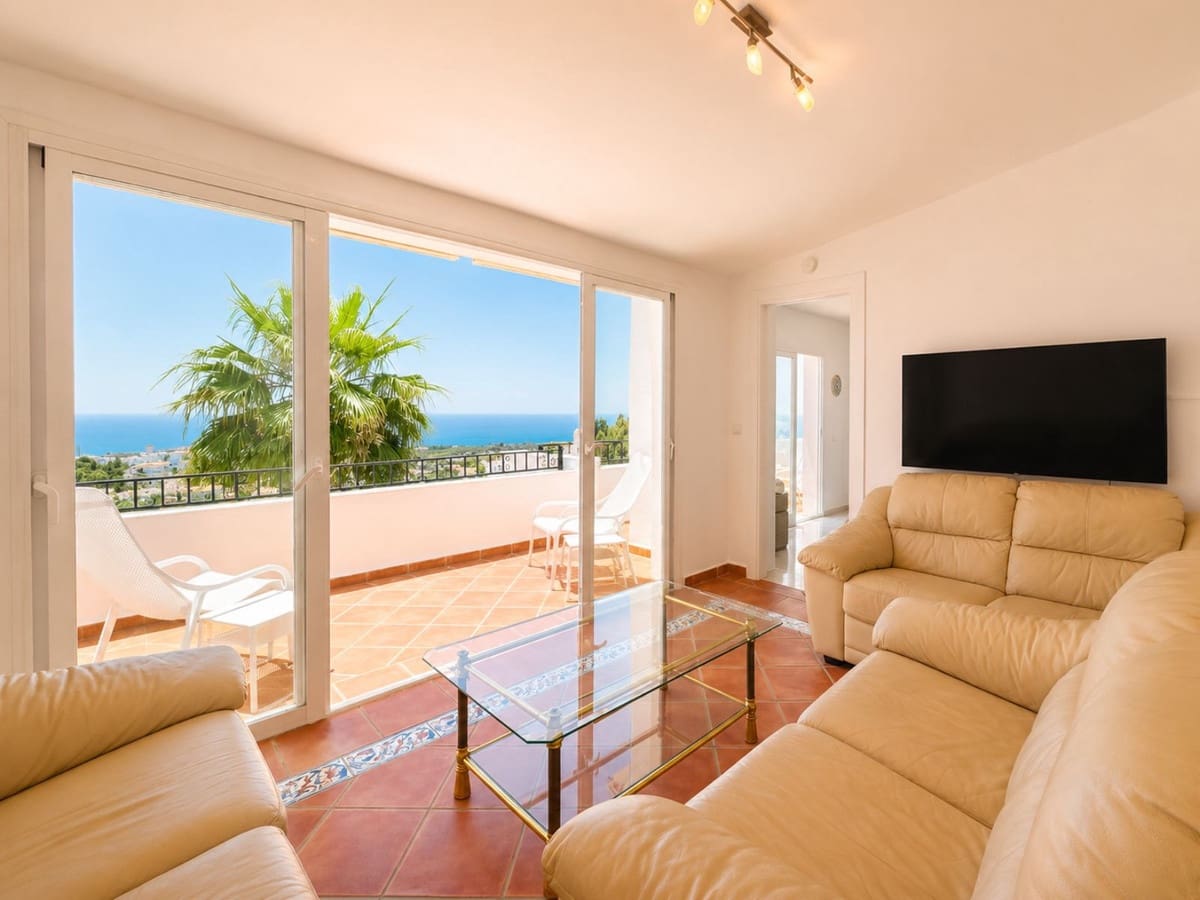 Apartamento de 3 habitaciones en Calahonda en venta con piscina - 850.000 € (Ref: 10010079)