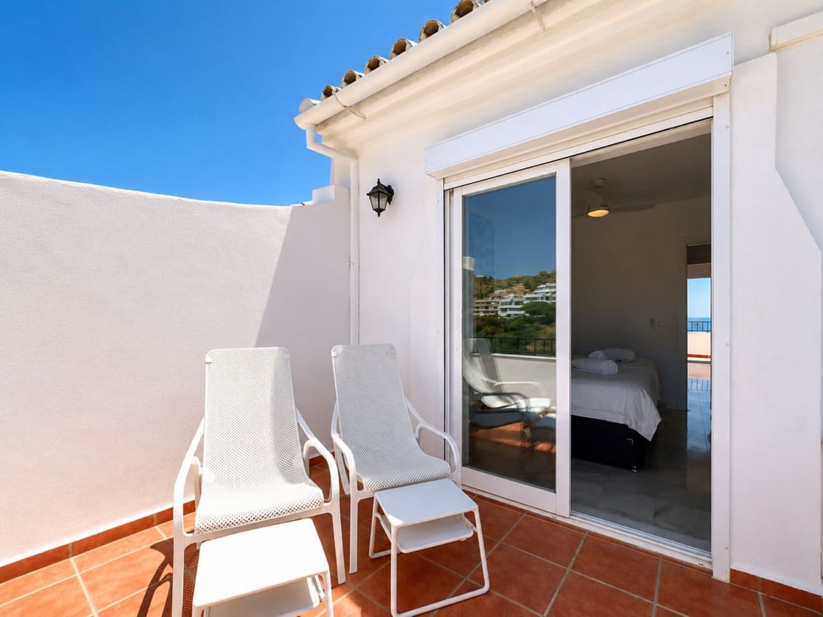 Apartamento de 3 habitaciones en Calahonda en venta con piscina - 850.000 € (Ref: 10010079)