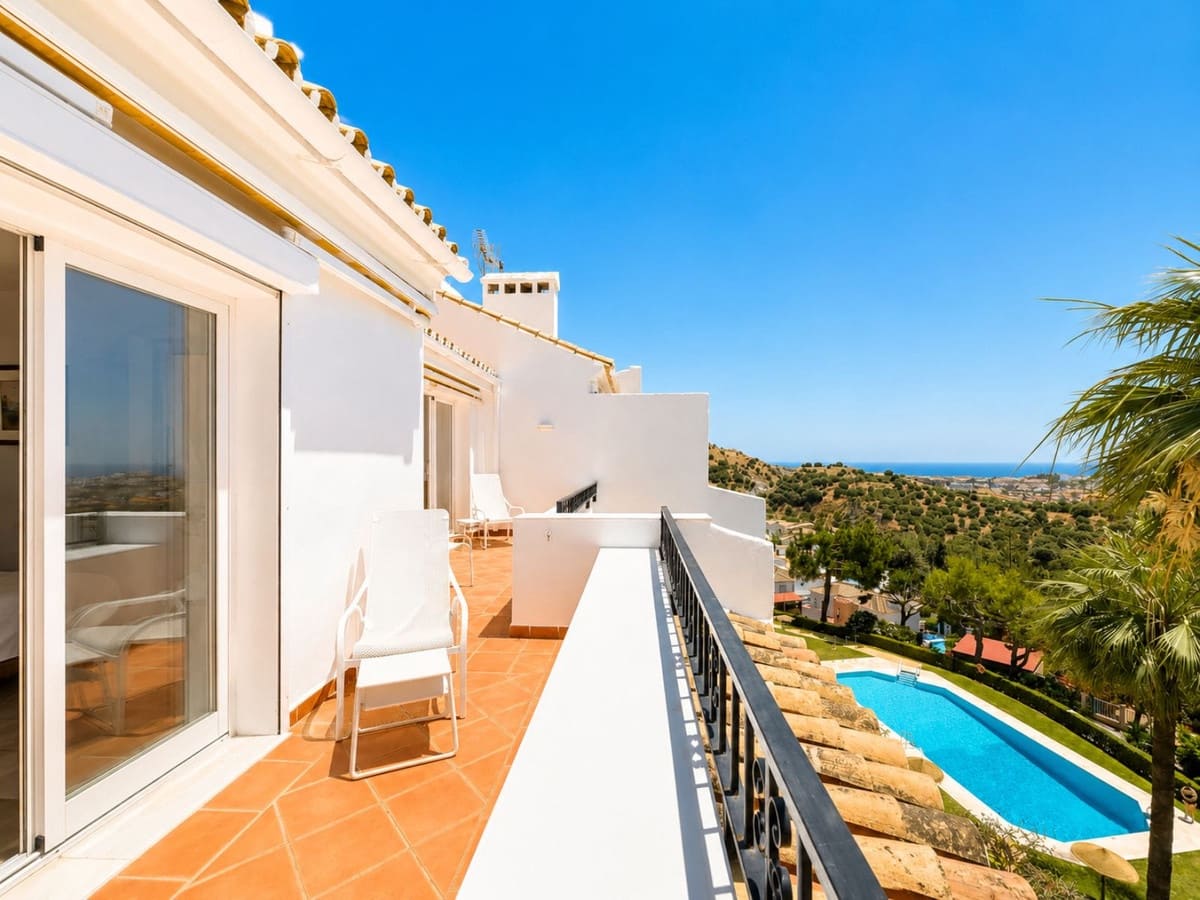 Apartamento de 3 habitaciones en Calahonda en venta con piscina - 850.000 € (Ref: 10010079)