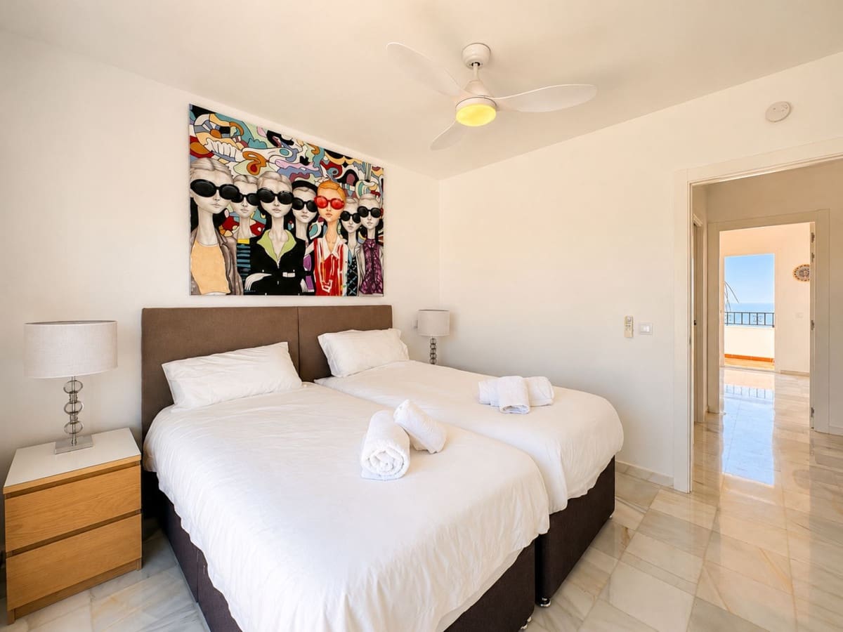 Apartamento de 3 habitaciones en Calahonda en venta con piscina - 850.000 € (Ref: 10010079)