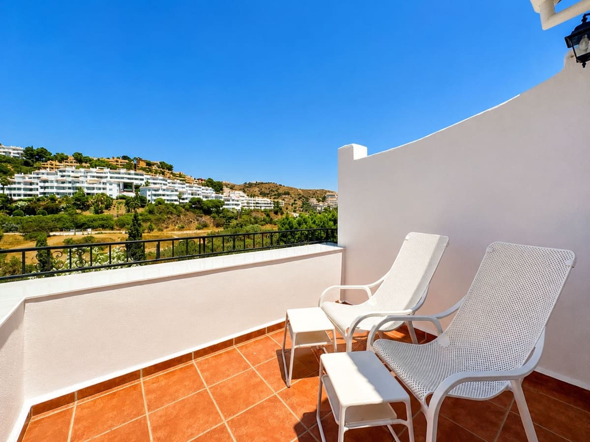 Apartamento de 3 habitaciones en Calahonda en venta con piscina - 850.000 € (Ref: 10010079)