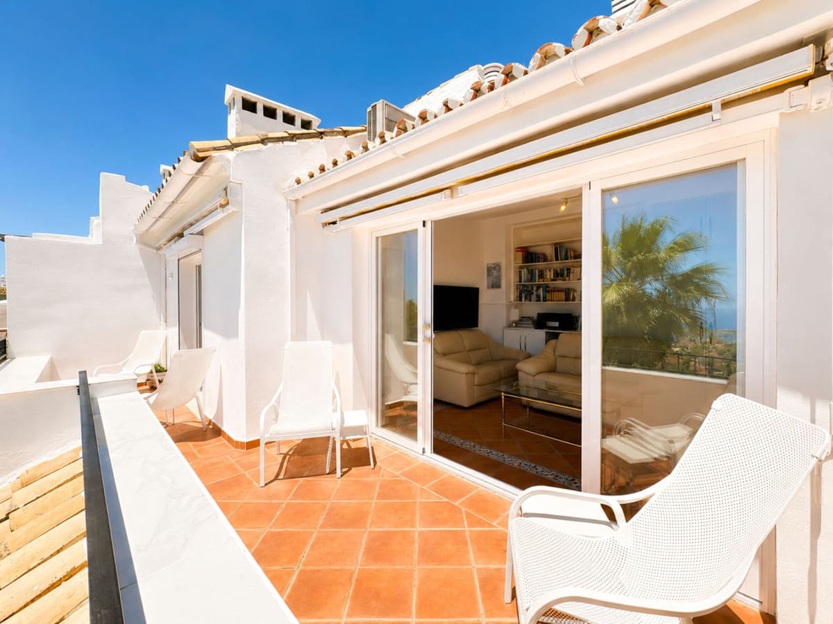 Apartamento de 3 habitaciones en Calahonda en venta con piscina - 850.000 € (Ref: 10010079)